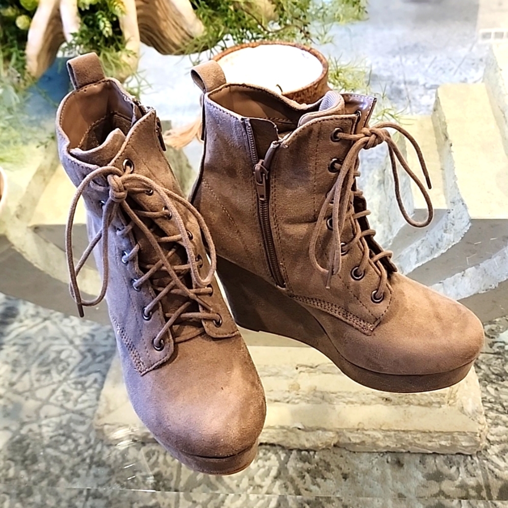🌟NWOT🌟Shï by Journeys Womens Flavor Chest Round Toe Ankle Fashion Sz 8